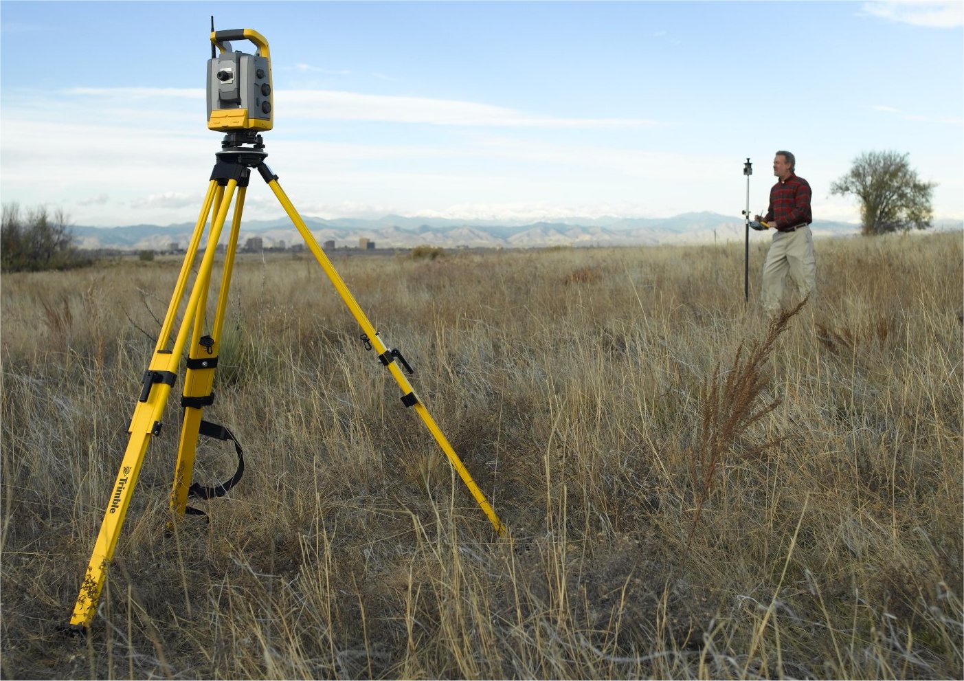 Boundary and buildings survey made for title companies or lenders 